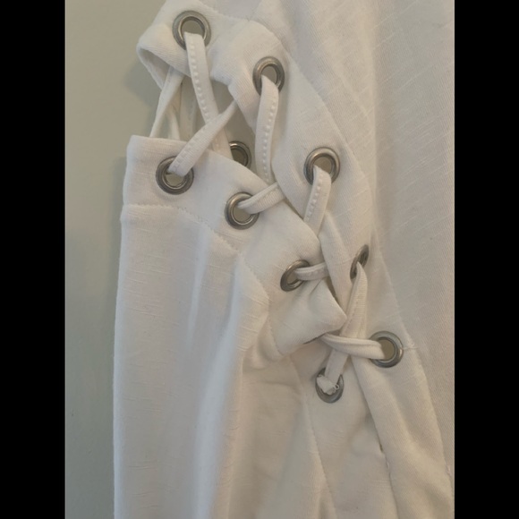 Rebel Wilson x Angels white top - Picture 4 of 5